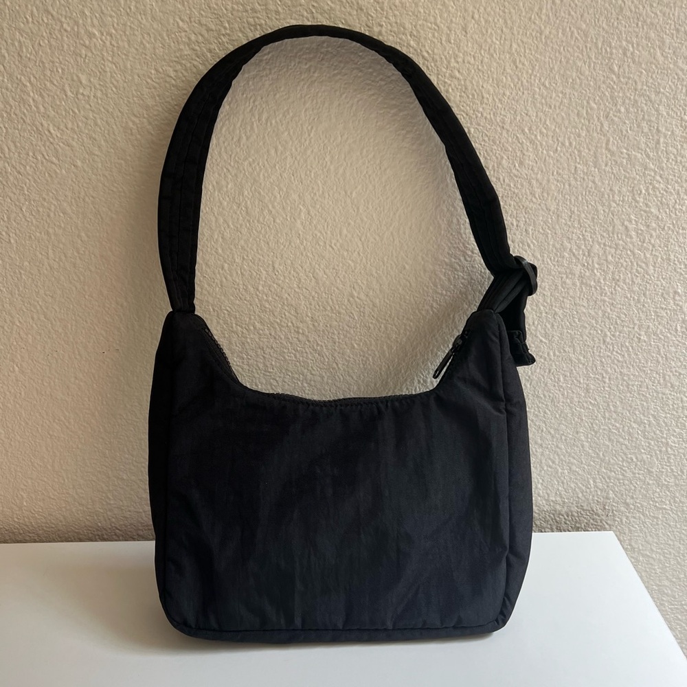 BAGGU x Urban Outfitters Exclusive Embroidered Bow Mini Nylon Shoulder Bag - Picture 2 of 4